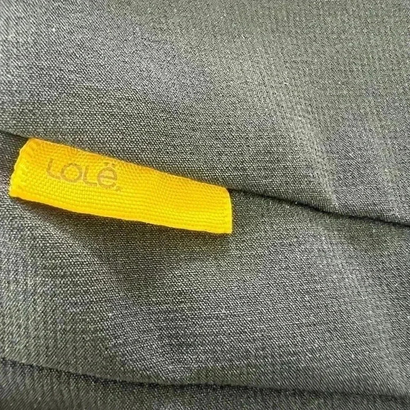 Lole Casual Shorts Women's Black Two Snap Buttons Pocketed Flat Front Size 10 - Picture 6 of 9